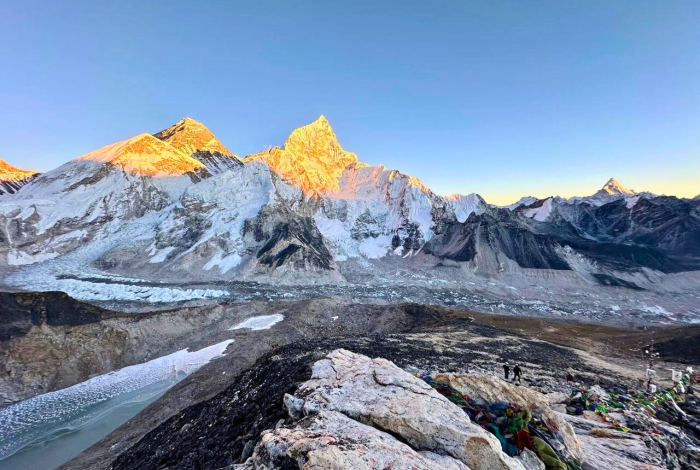 Best trekking season for everest