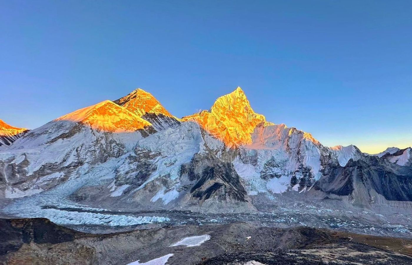 Sunrise view of kalapatthar of mount Everest